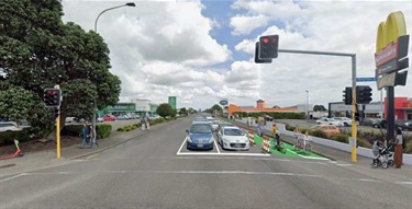 Cycleway on north side of the road, with bikers travelling in either direction